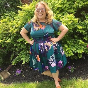 Floral Plus Size Dress - Pockets and Comfortable